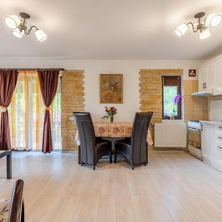 Hotel Casuta Cu Trandafiri Slănic Exteriér fotografie
