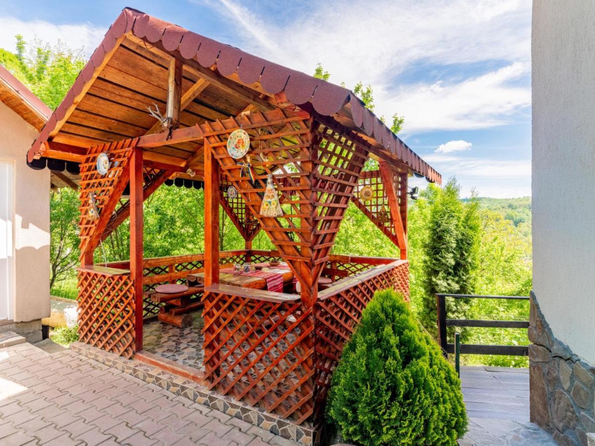Hotel Casuta Cu Trandafiri Slănic Exteriér fotografie