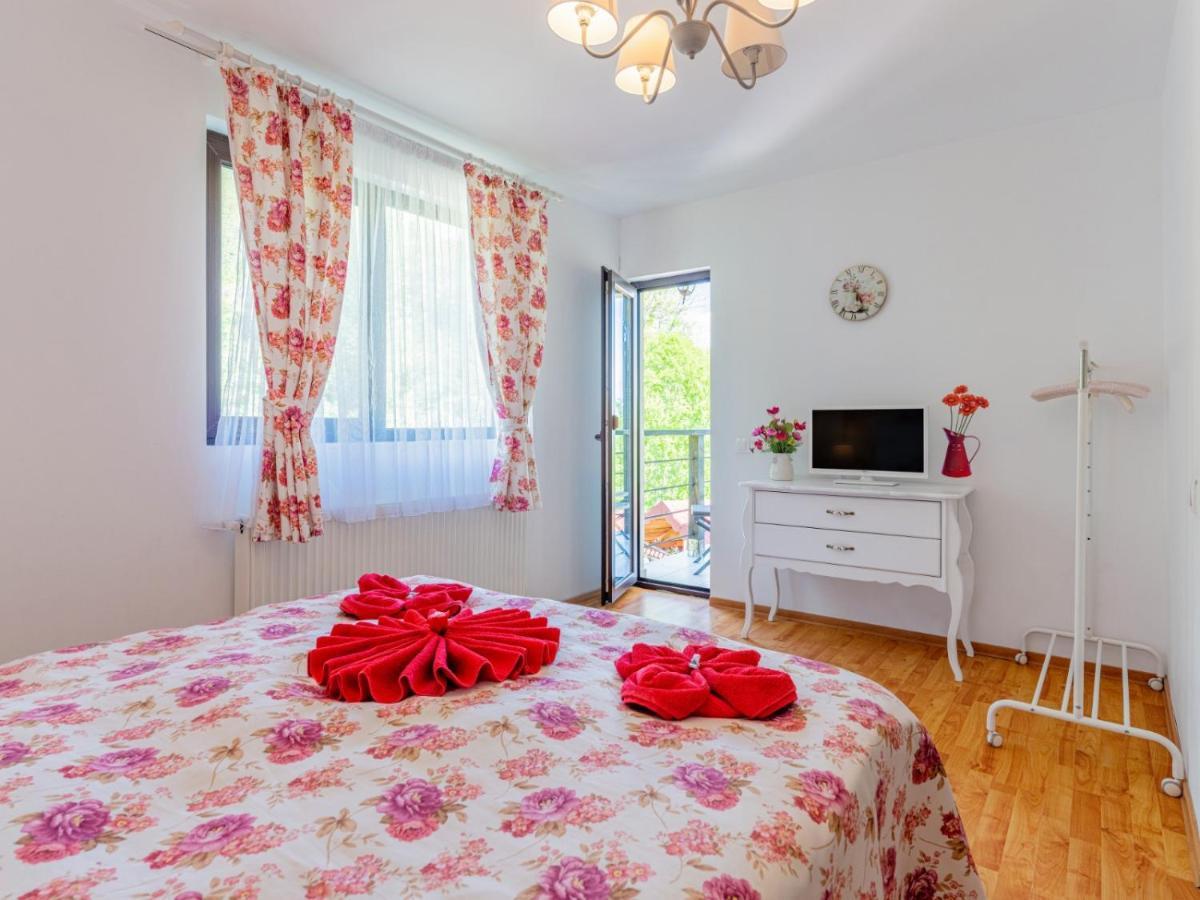 Hotel Casuta Cu Trandafiri Slănic Exteriér fotografie