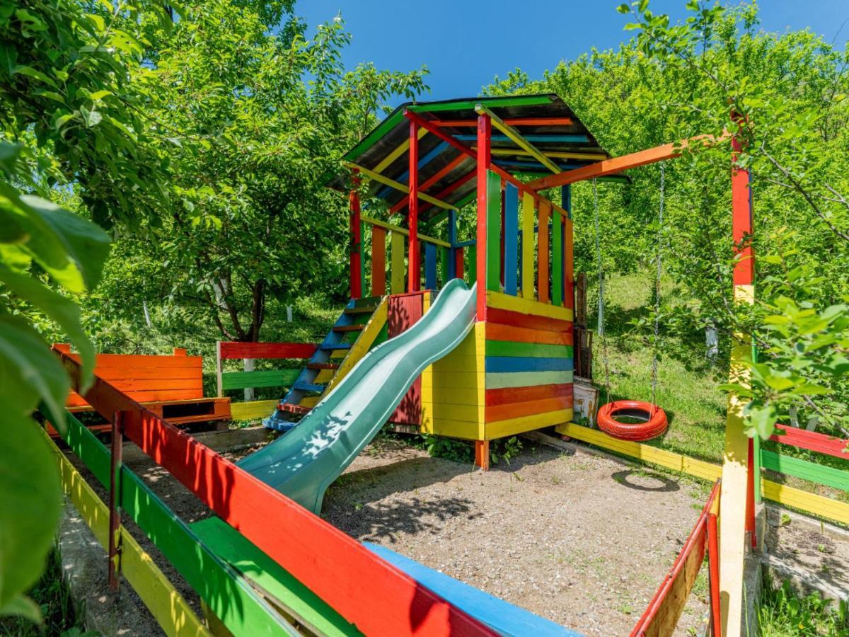 Hotel Casuta Cu Trandafiri Slănic Exteriér fotografie
